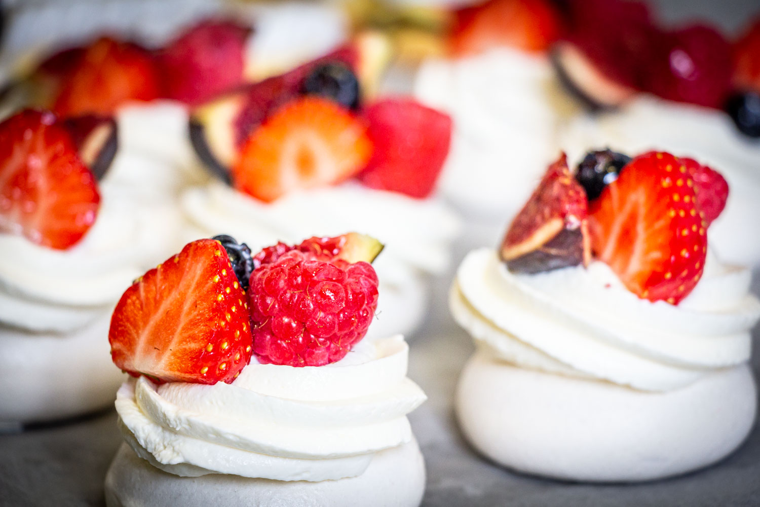Mini pavlovas aux fruits frais