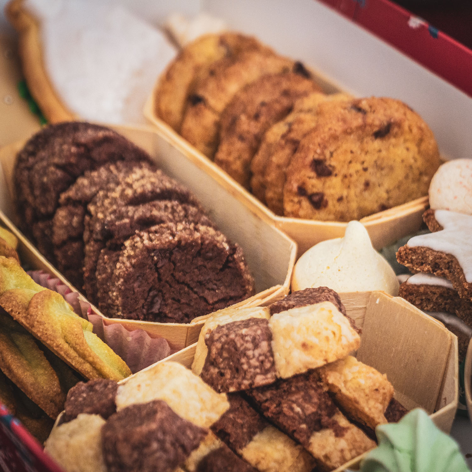 Assortiment de biscuits et mignardises