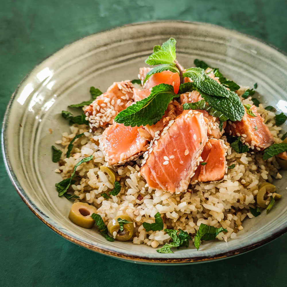 Saumon sur riz aux herbes
