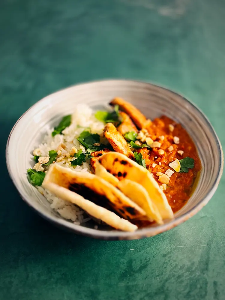Indian Buddha Bowl - Dahl de lentille corail, poulet aux épices